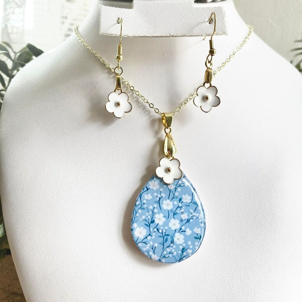 Handmade Blue Floral Teardrop & White Flower Earrings Jewelry Set – Gold Tone - Picture 2 of 4